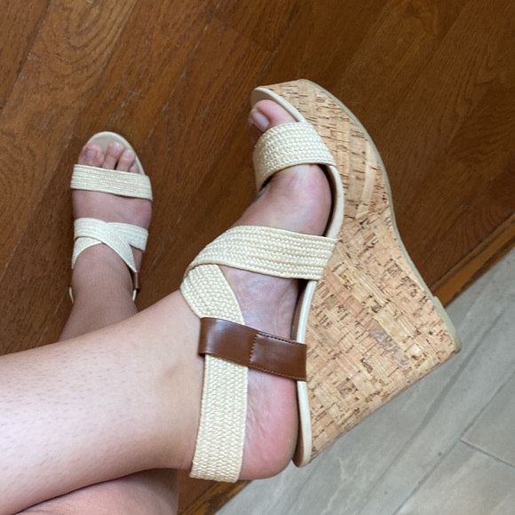 Steve Madden Wedge Heels - Picture 3 of 6